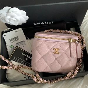 ❌SOLD❌Brand New Chanel Caviar Quilted Mini Vanity Case With Chain Light Pink